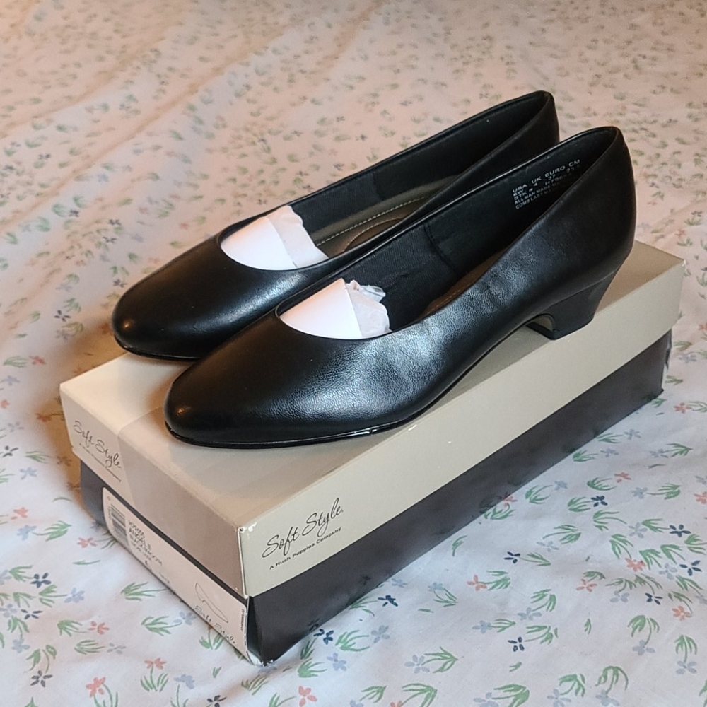 Soft Style Hush Puppies Angel II Size 6 wide